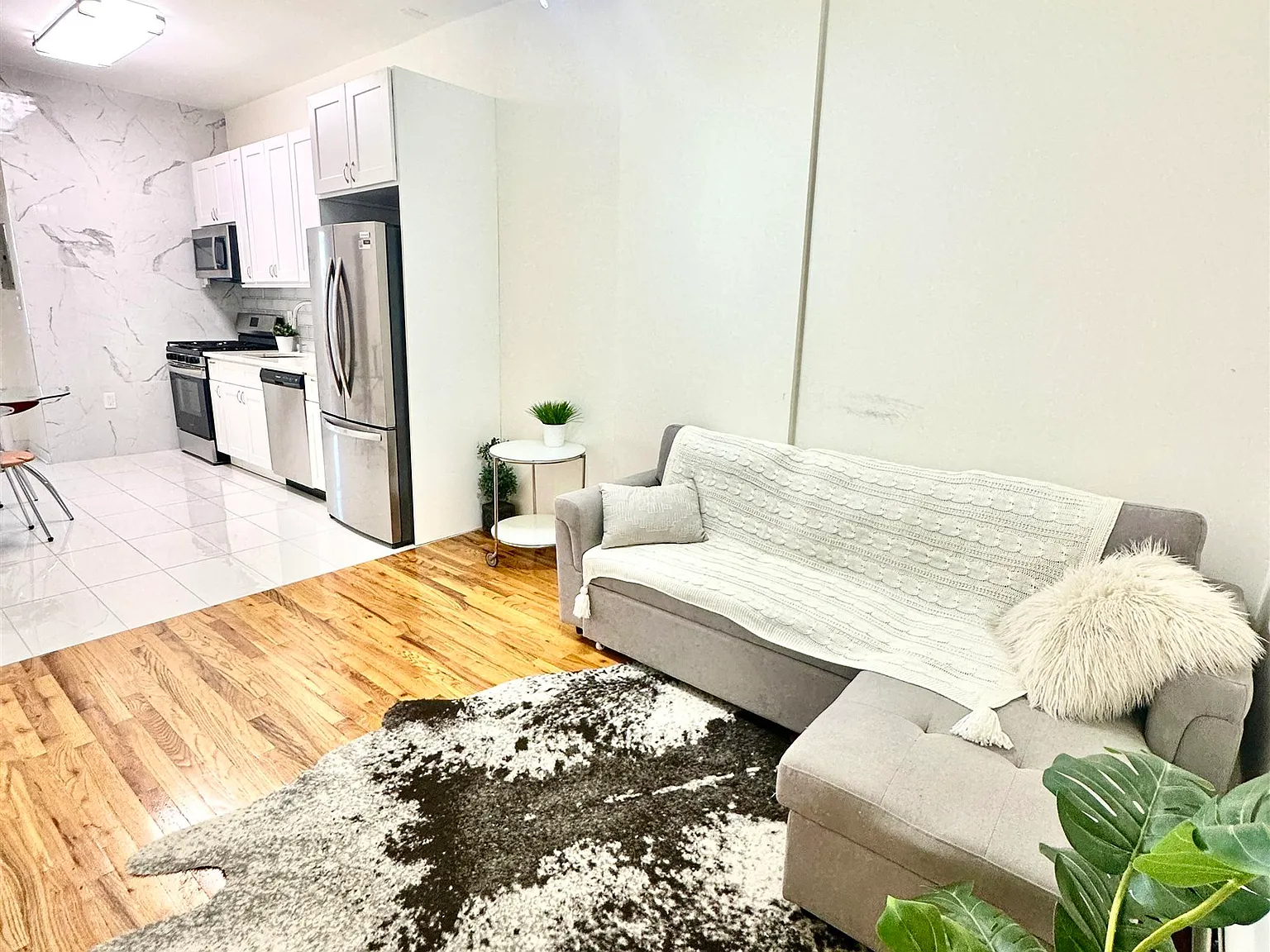 2 bed, 1.0 bath, $2,500 — Photo 1