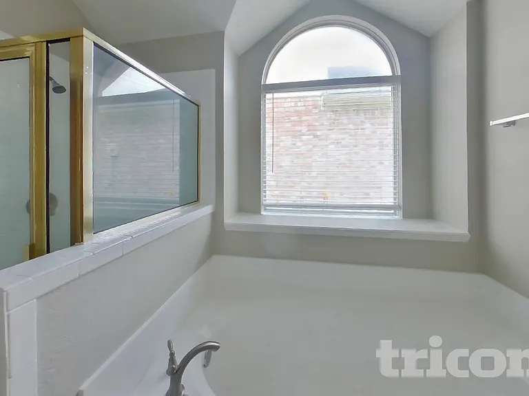 908 Winchester Ln — Photo 10