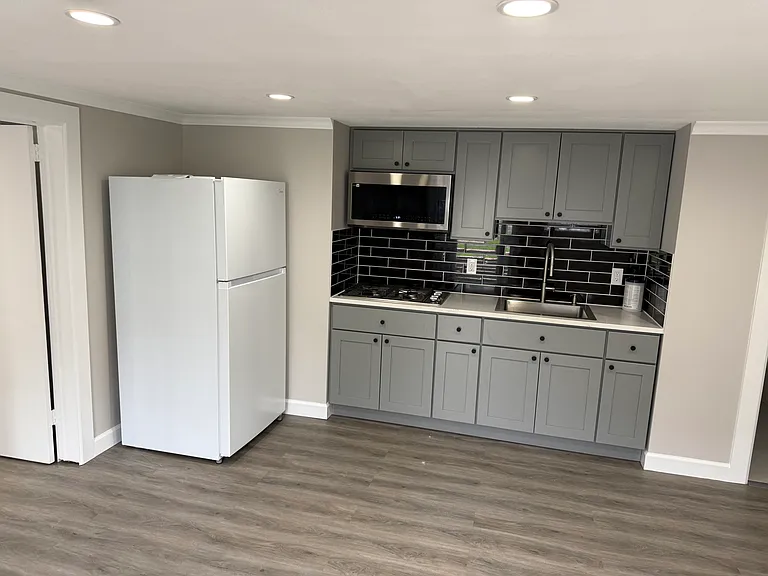 1162 Waverly Ave — Photo 12
