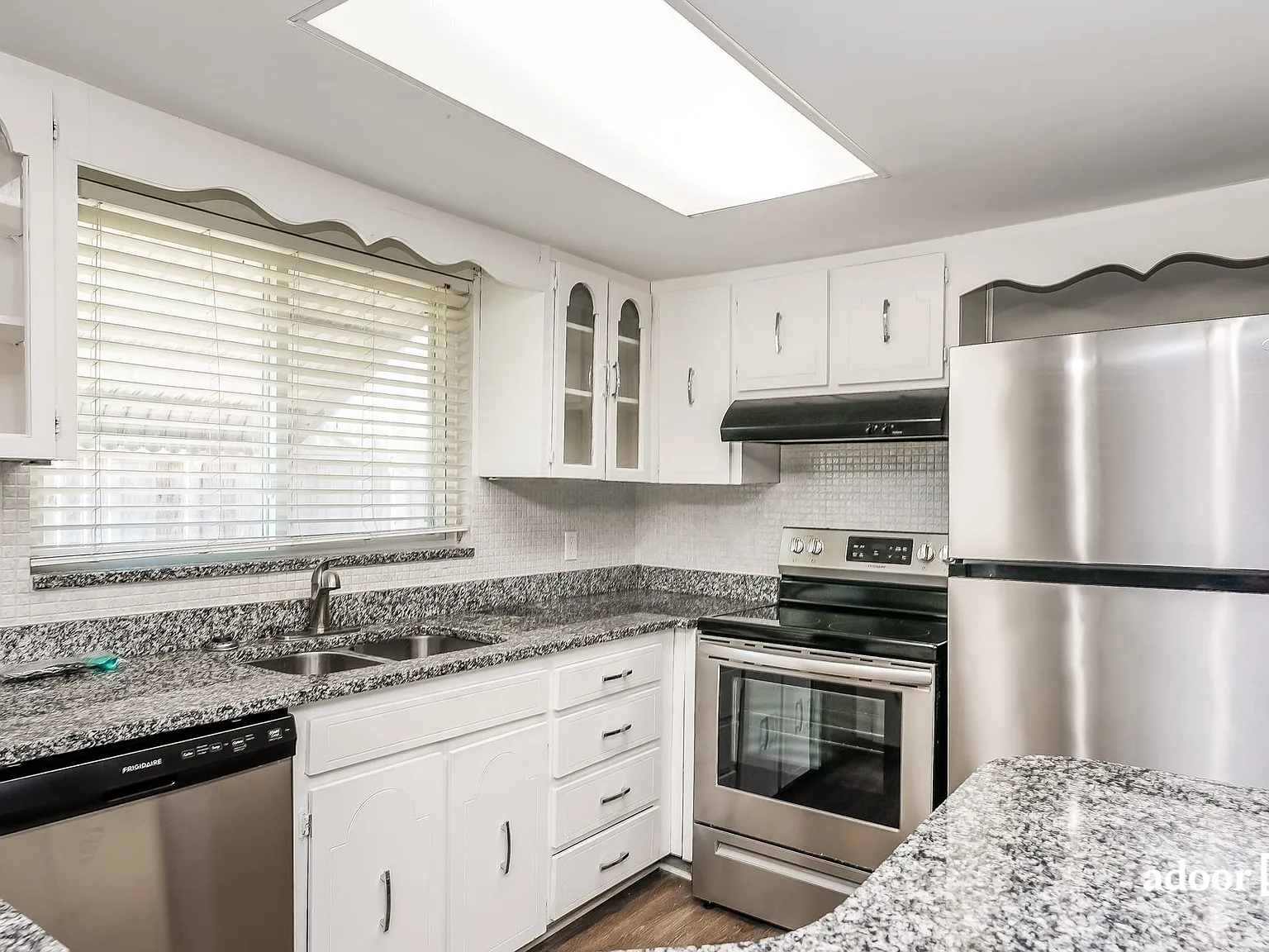 3 bed, 2.0 bath, 1697 sqft, $1,845 — Photo 2