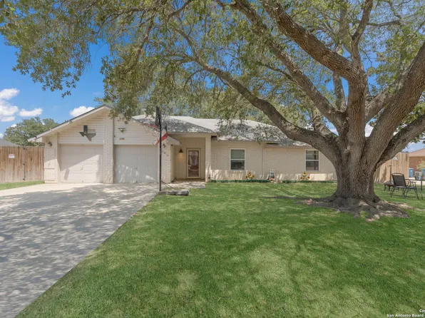 340 CROWNHILL, Pleasanton, TX 78064