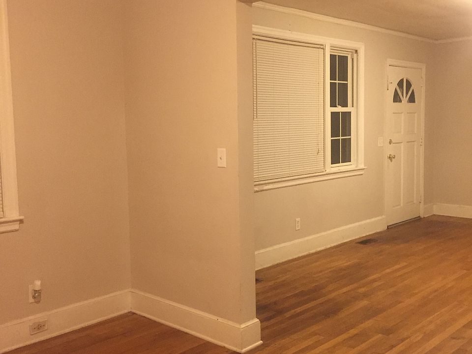 Front room / dining room