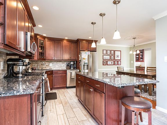 3rd image of 4501 Sawgrass Ct