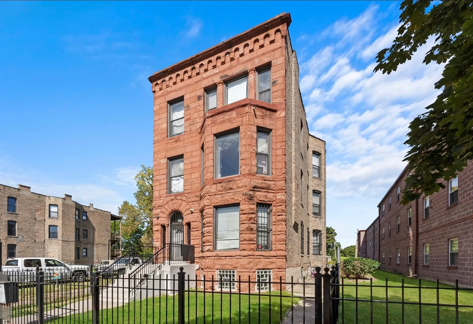 3 bed, 1400 sqft, $1,700 — Photo 1