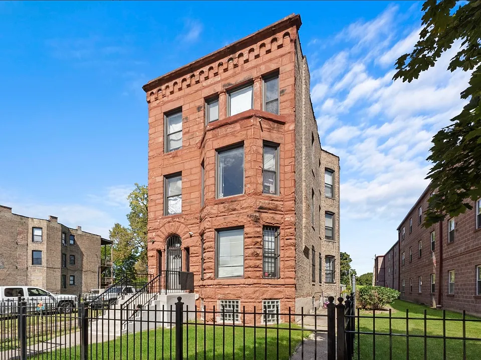 636 W 61st St #3