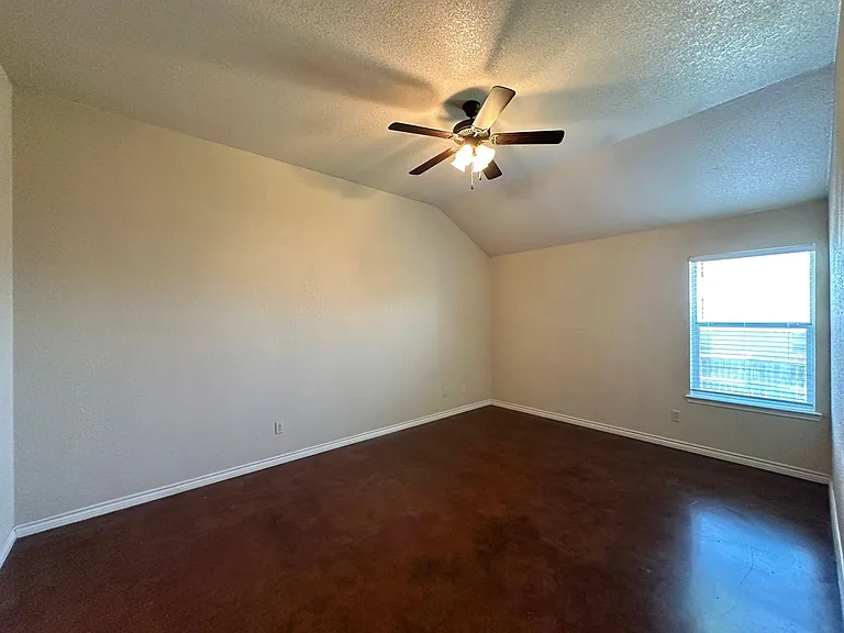 2103 Charleston Ct — Photo 15