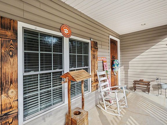 2nd image of 524 Dillon St