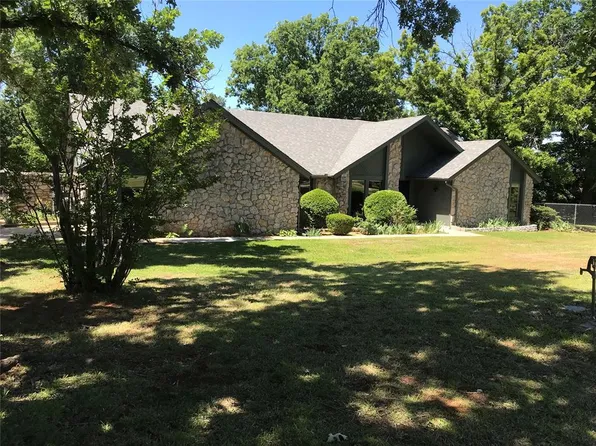 6204 Plumtree Ln, Edmond, OK 73034