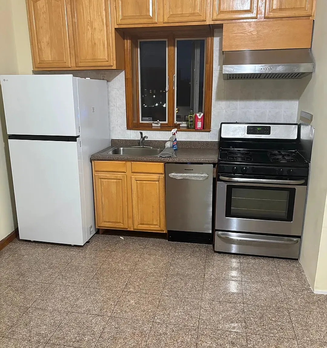 62-11 Woodside Avenue — Photo 3