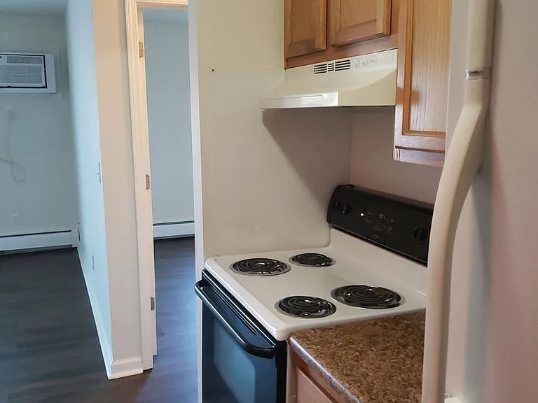 Glen Crest Apartments — Photo 10