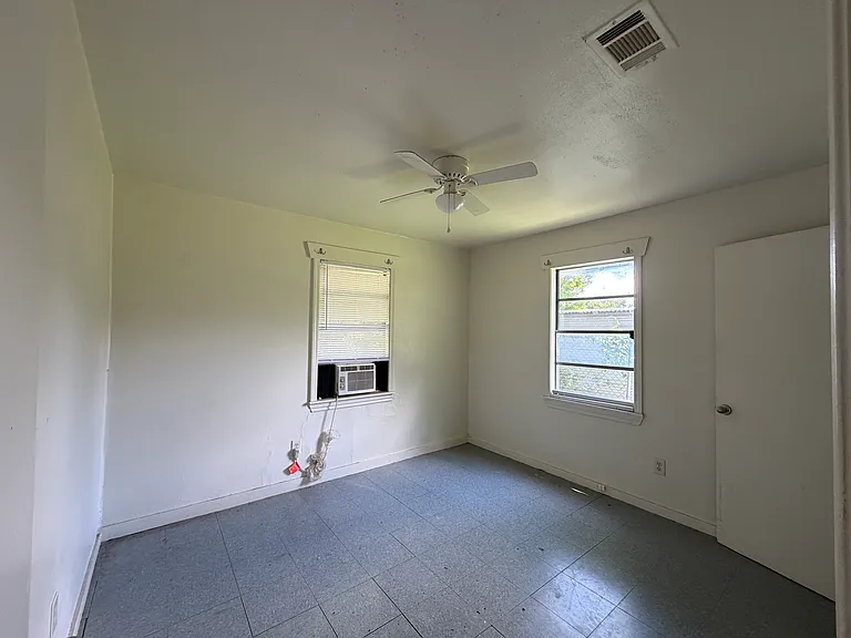 2317 Freewater St — Photo 5