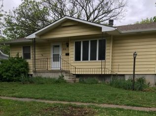 614 SE 3rd St, Newton, KS 67114