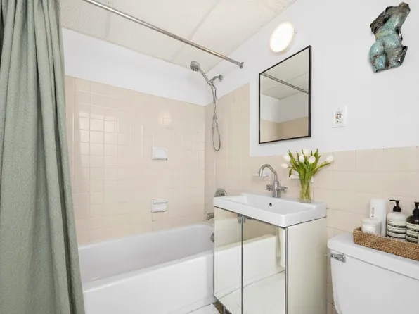 3 Hanover Square image 5 of 8