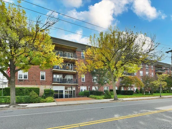 60 Hempstead Avenue #1H, Lynbrook, NY 11563