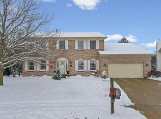 3 Earls Ct, Bloomington, IL 61704