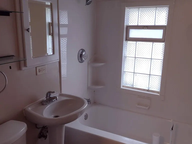 4453 Lee Heights Blvd — Photo 9