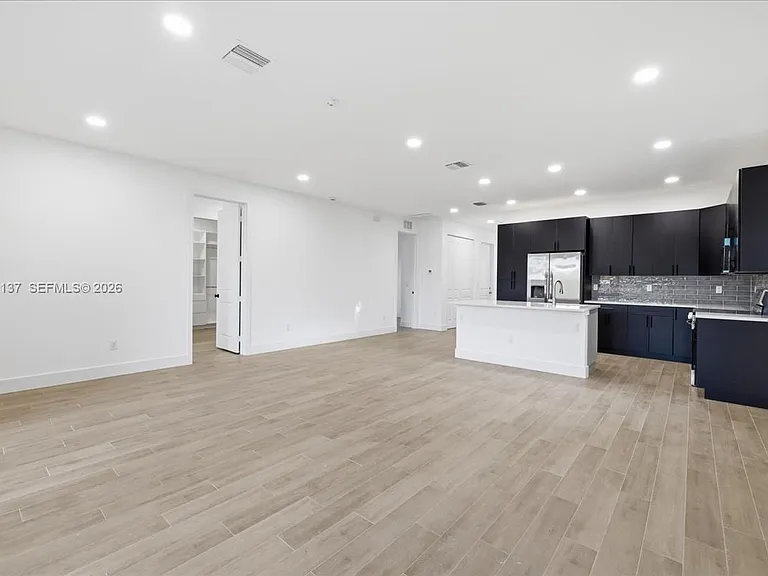 500 Sunset Rd N — Photo 10