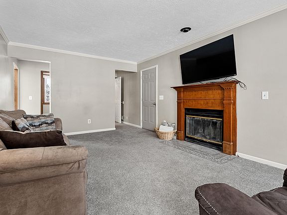 4th image of 9445 Treetop Dr