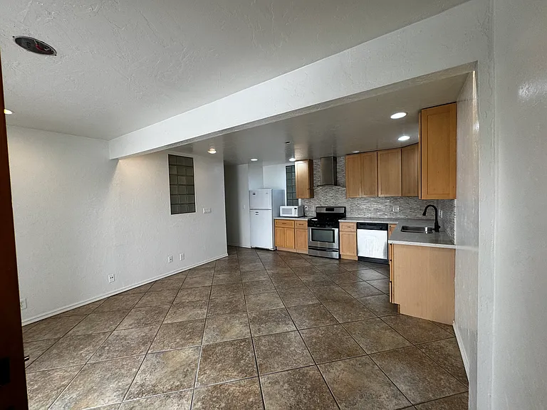 3874 1/2 Riviera Dr #3874-1/2 — Photo 5
