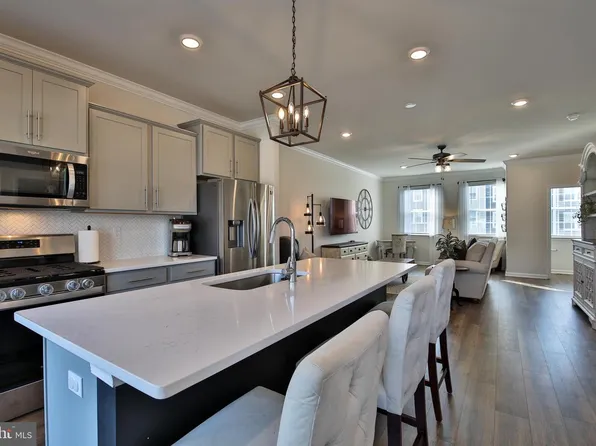 5059 Silver Oak Dr, Rosedale, MD 21237