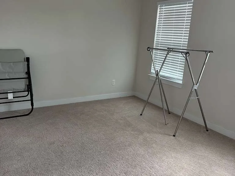 300 Finnegan Ct — Photo 28