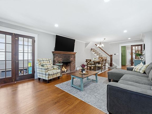 3rd image of 1115 W Washington Blvd