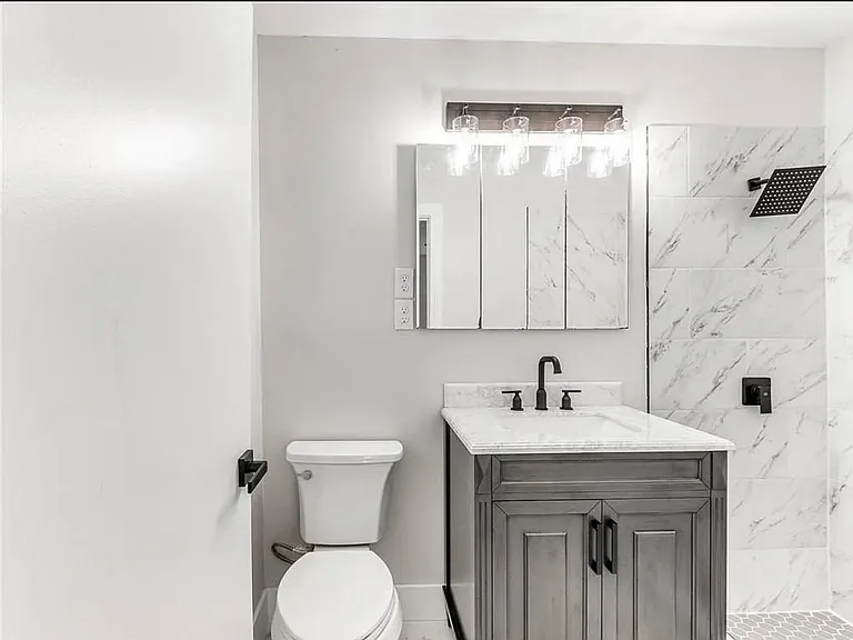 143 N Westchester Ave — Photo 16