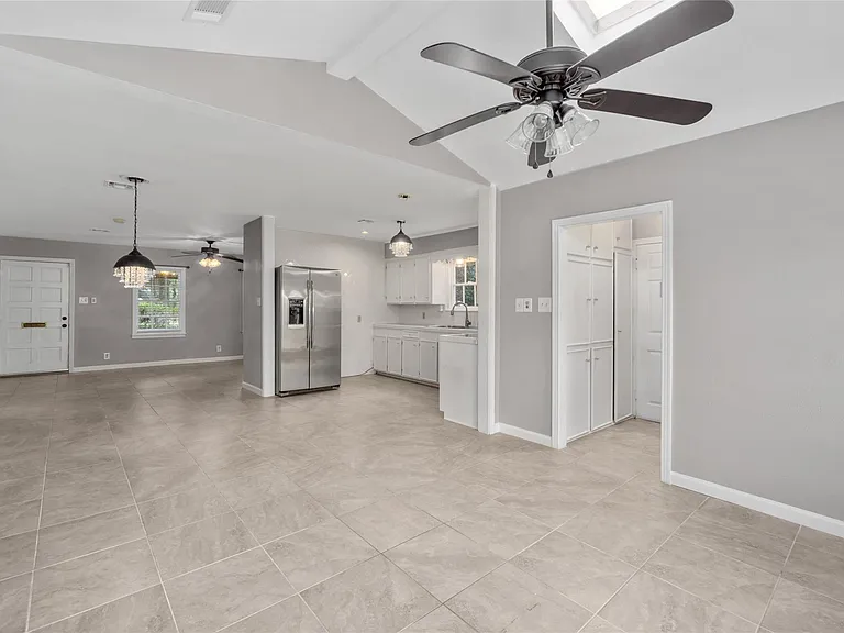 1110 Woods Dr — Photo 13