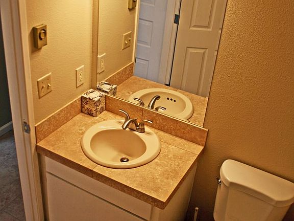 1/2 Bathroom