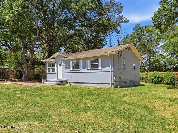 2nd image of 119 Areo Dr