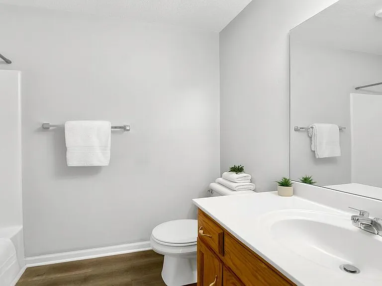1020 NE Queens Ct — Photo 16
