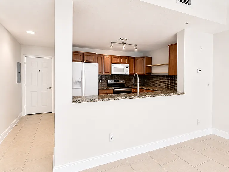 1203 Town Center Dr #314 — Photo 3