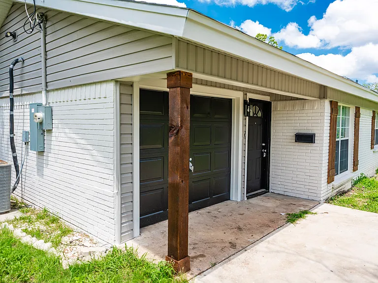2110 Spikes St — Photo 2