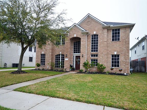 Welcome home to 3810 Ashwood Circle. Situated on a quiet cul-de-sac.