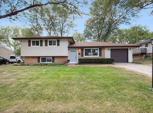 34 Standish Ln, Schaumburg, IL 60193