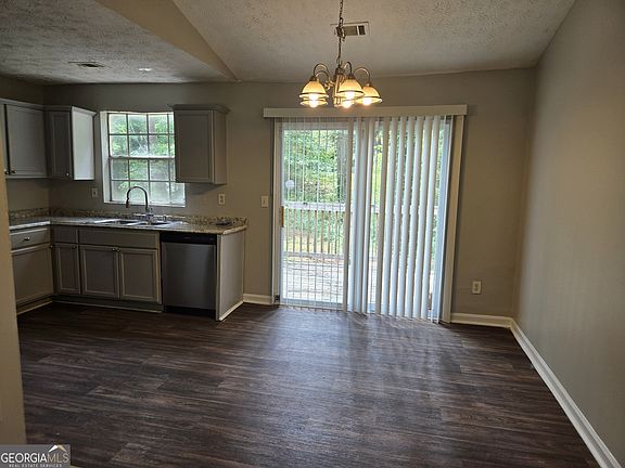 4th image of 447 Sherwood Cir