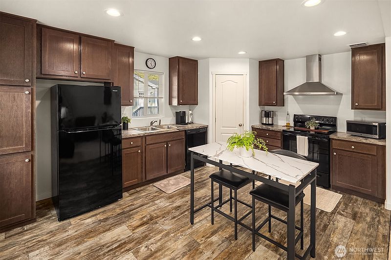 2nd image of 23418 Pearce Way