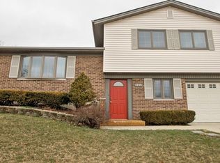 1296 Bradley Ln, Elk Grove Village, IL 60007