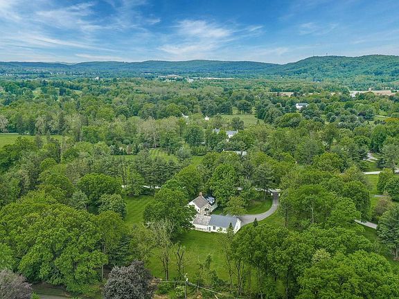 2nd image of 1803 Apple Tree Ln E