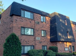 1851 S Morris Hill Dr, Mount Prospect, IL 60056