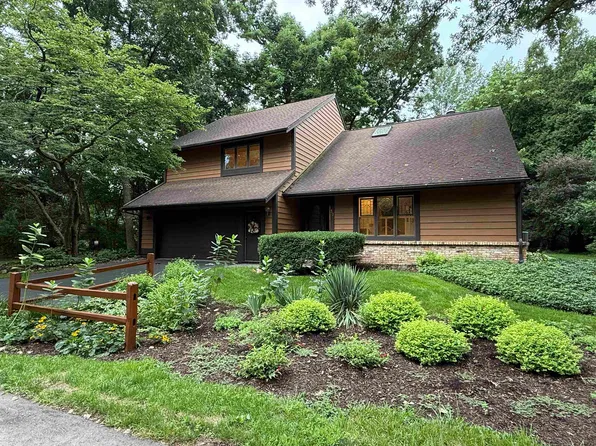 30 Shadowwood Ct, Janesville, WI 53548