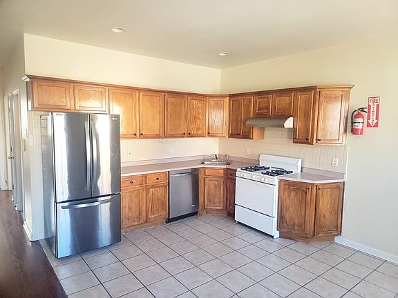 2nd image of 244 Mulberry St #4