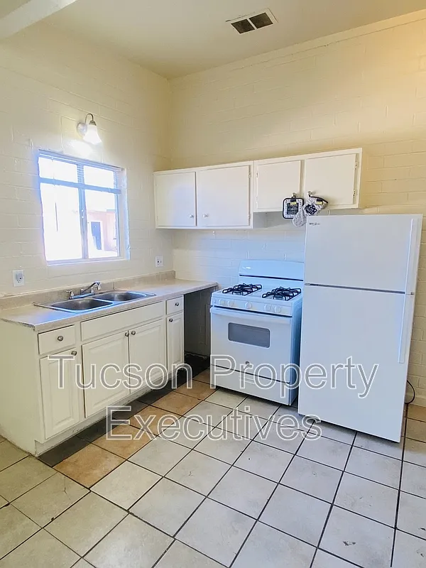 1 bed, 1.0 bath, 450 sqft, $800 — Photo 1