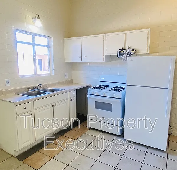 240 W Sahuaro St #16 — Photo 1