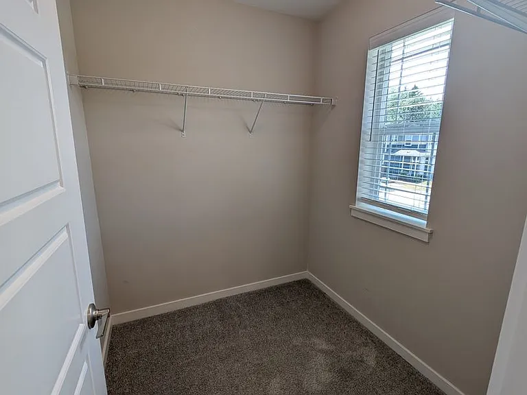 938 Burwood St SE — Photo 28
