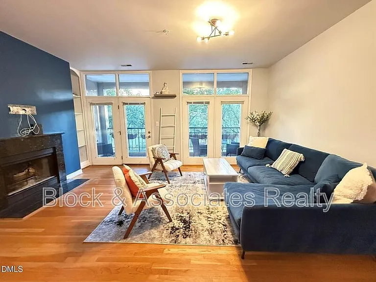 210 E Davie St — Photo 11