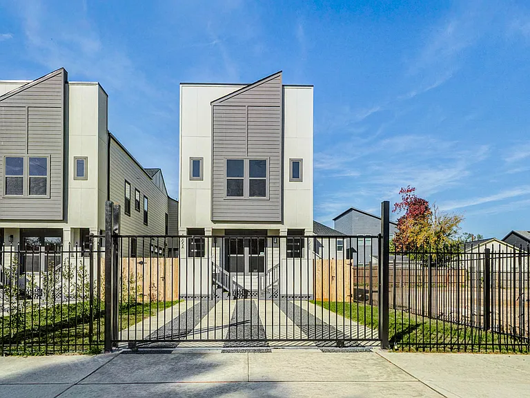 4803 Paula St — Photo 2