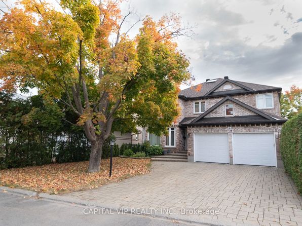 4 Wellsmere Ct, Ottawa, ON K2E 8C2