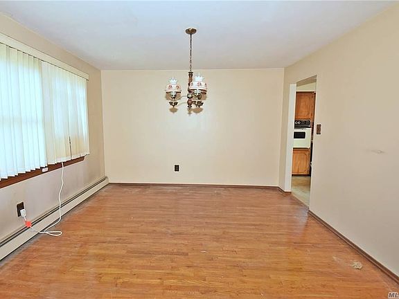 5th image of 8 Lonni Ln