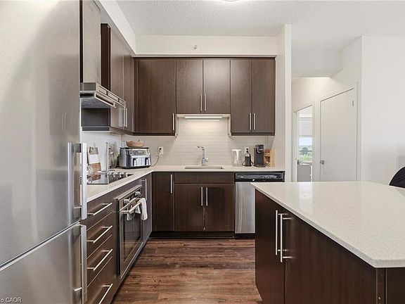3rd image of 2093 Fairview St #602